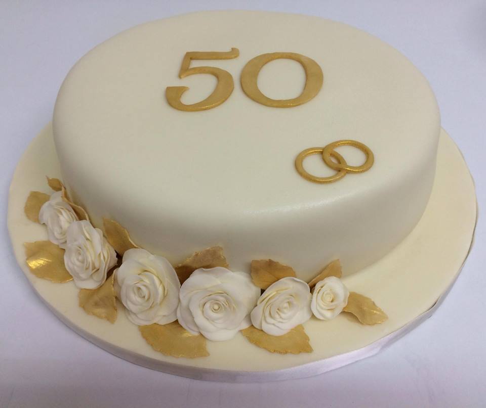 Bolo 50 anos  Bolo de aniversário de 50 anos, Bolo de 50 anos, Bolo 50anos